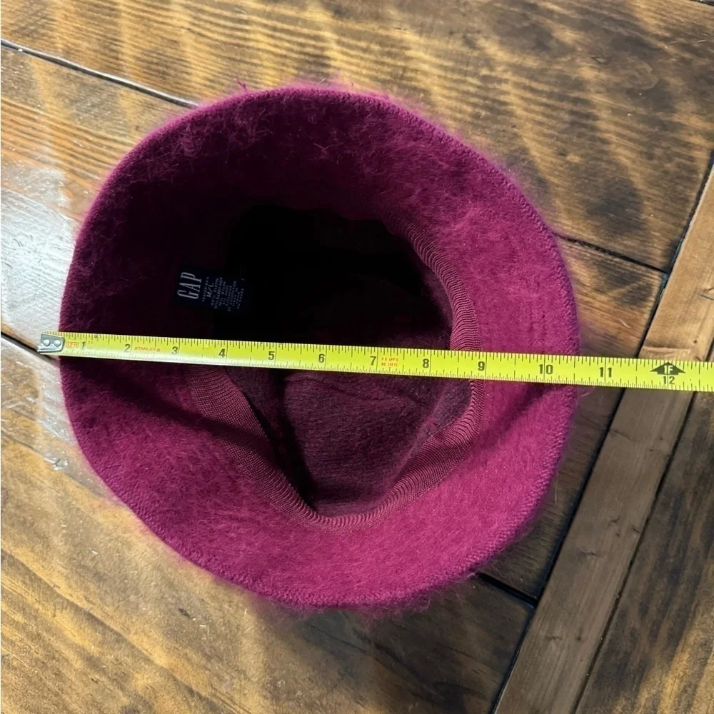 Vintage Y2K Gap raspberry burgundy red fuzzy rabbit fur bucket hat
